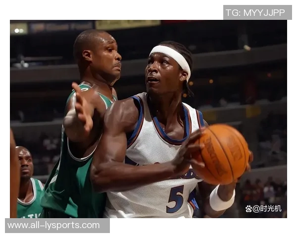 夸梅：布朗尼在主场比赛中表现得如同被车灯照射的迷茫鹿