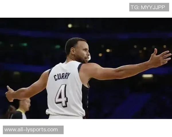 桑托斯盛赞库里无球跑动如引力场吸引所有人注意力的神奇魅力